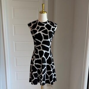 Micheal Kors 2P Black & White Printed Fit-and-Flare Dress